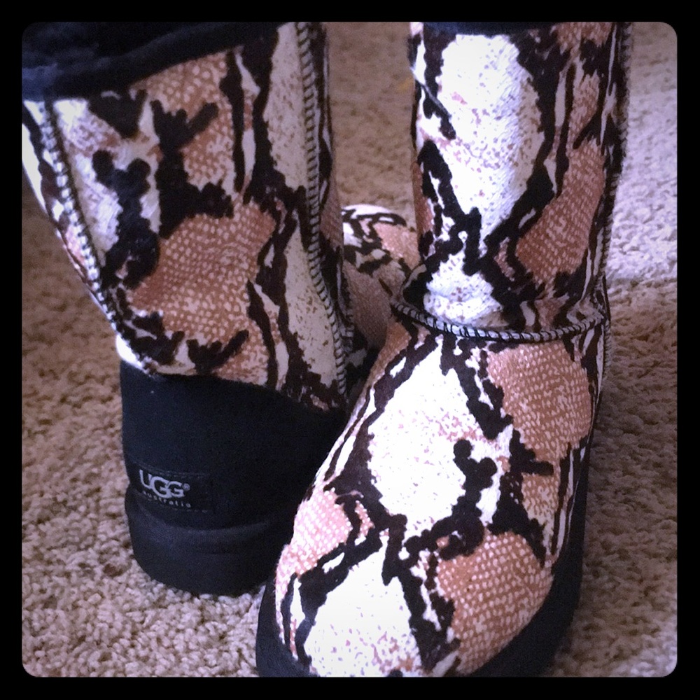 UGG snake print boots 👢❤️